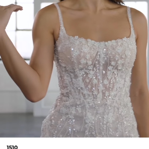 Martina Liana 510 designer Women's Wedding Dress Size 8 (USA 6) with veil - Picture 16 of 16